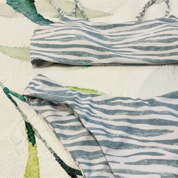 NWOT SHEIN Zebra Print Bikini. 
Size 6/Medium. - Picture 3 of 4